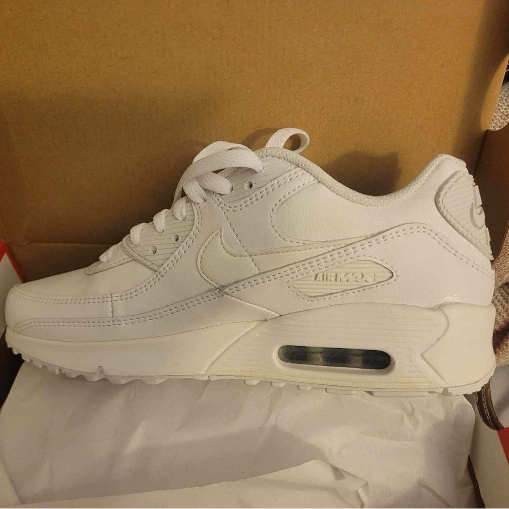 White Nike air max. New never worn